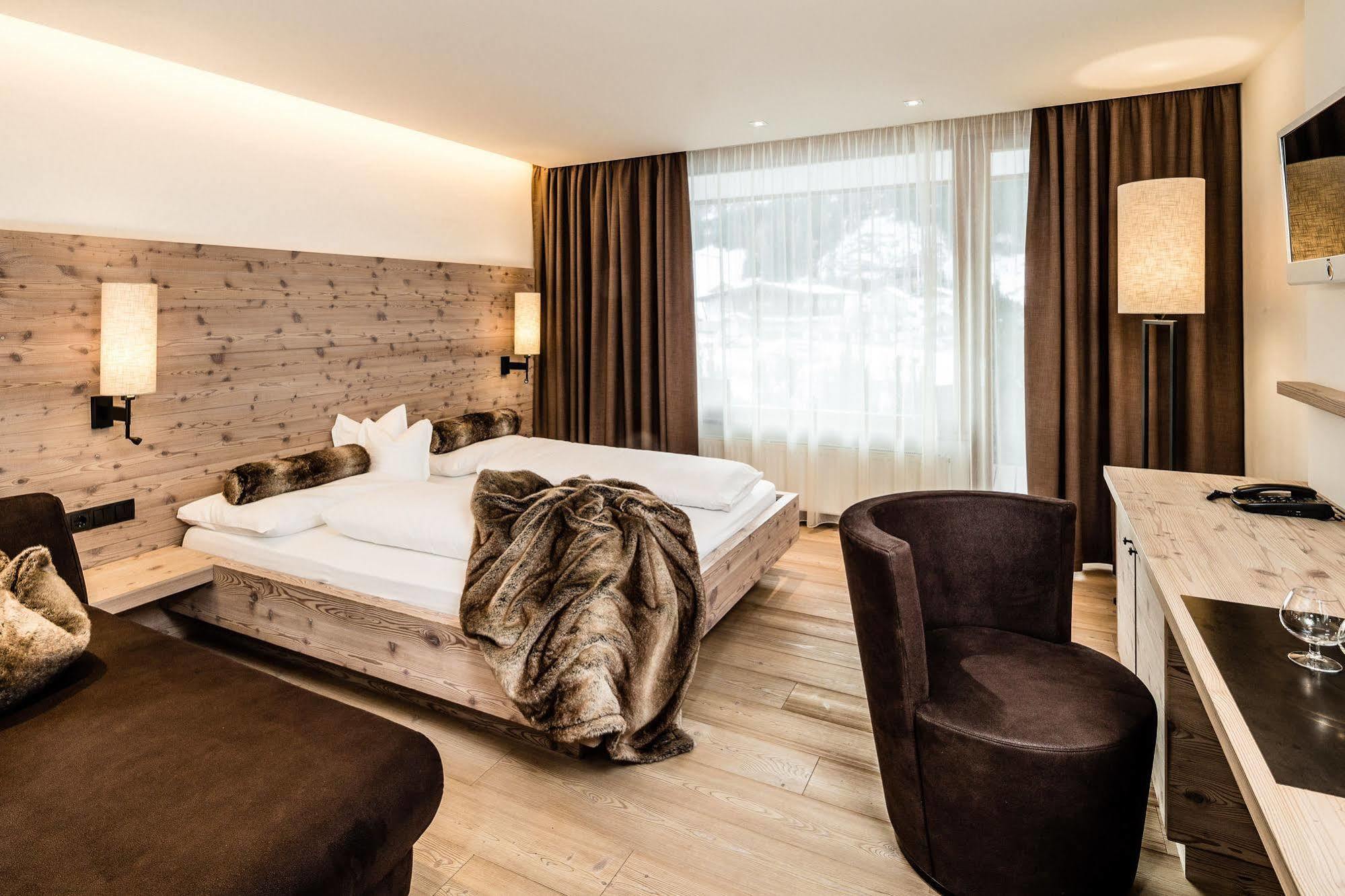 Arthotel Anterleghes - Gardenahotels Selva di Val Gardena Bagian luar foto