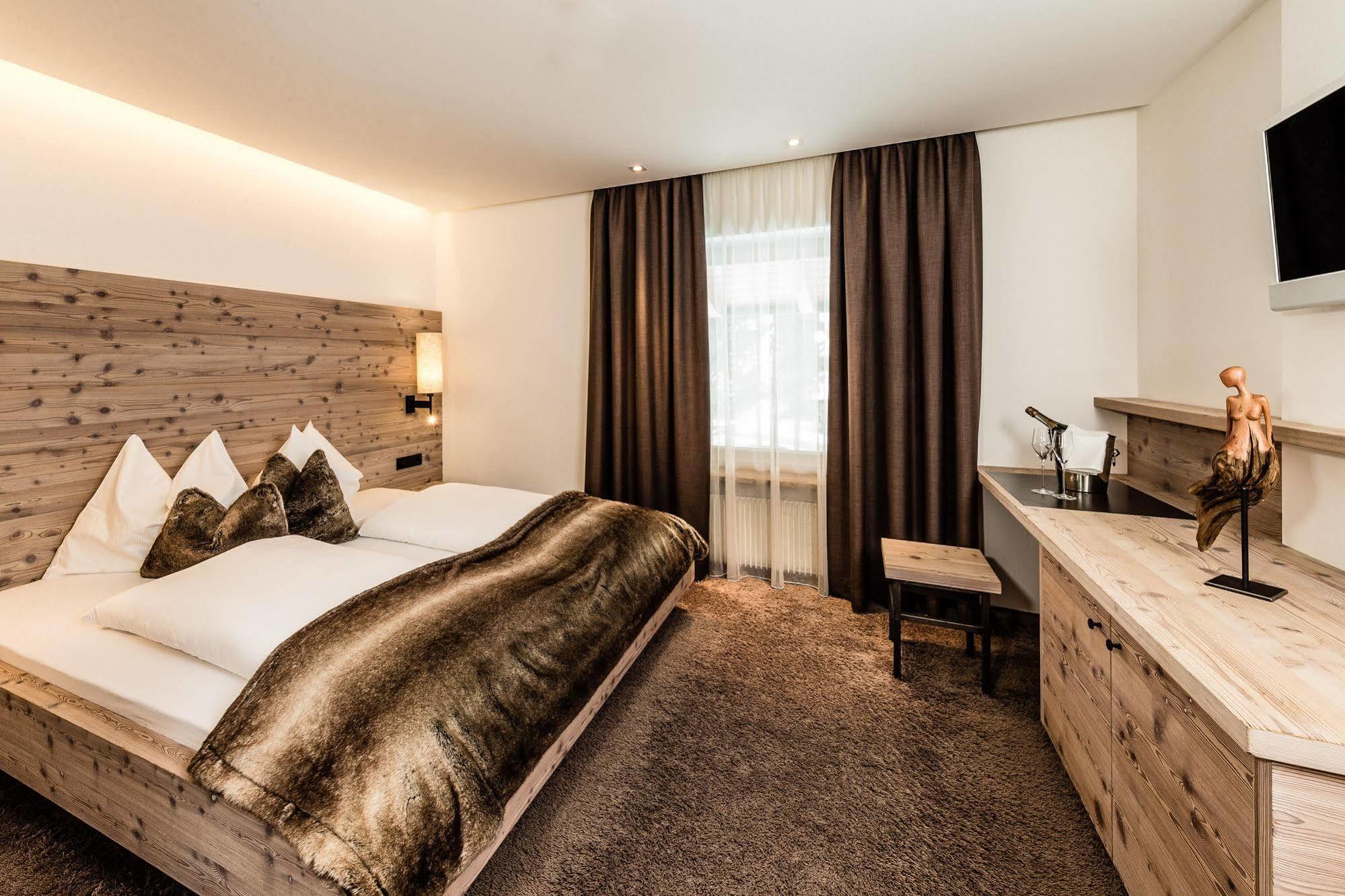 Arthotel Anterleghes - Gardenahotels Selva di Val Gardena Bagian luar foto